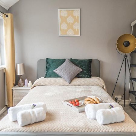 Idyllic 3-Bed House. 5-Min From Channel Tunnel Villa Folkestone Bagian luar foto