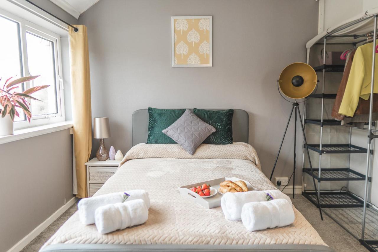 Idyllic 3-Bed House. 5-Min From Channel Tunnel Villa Folkestone Bagian luar foto