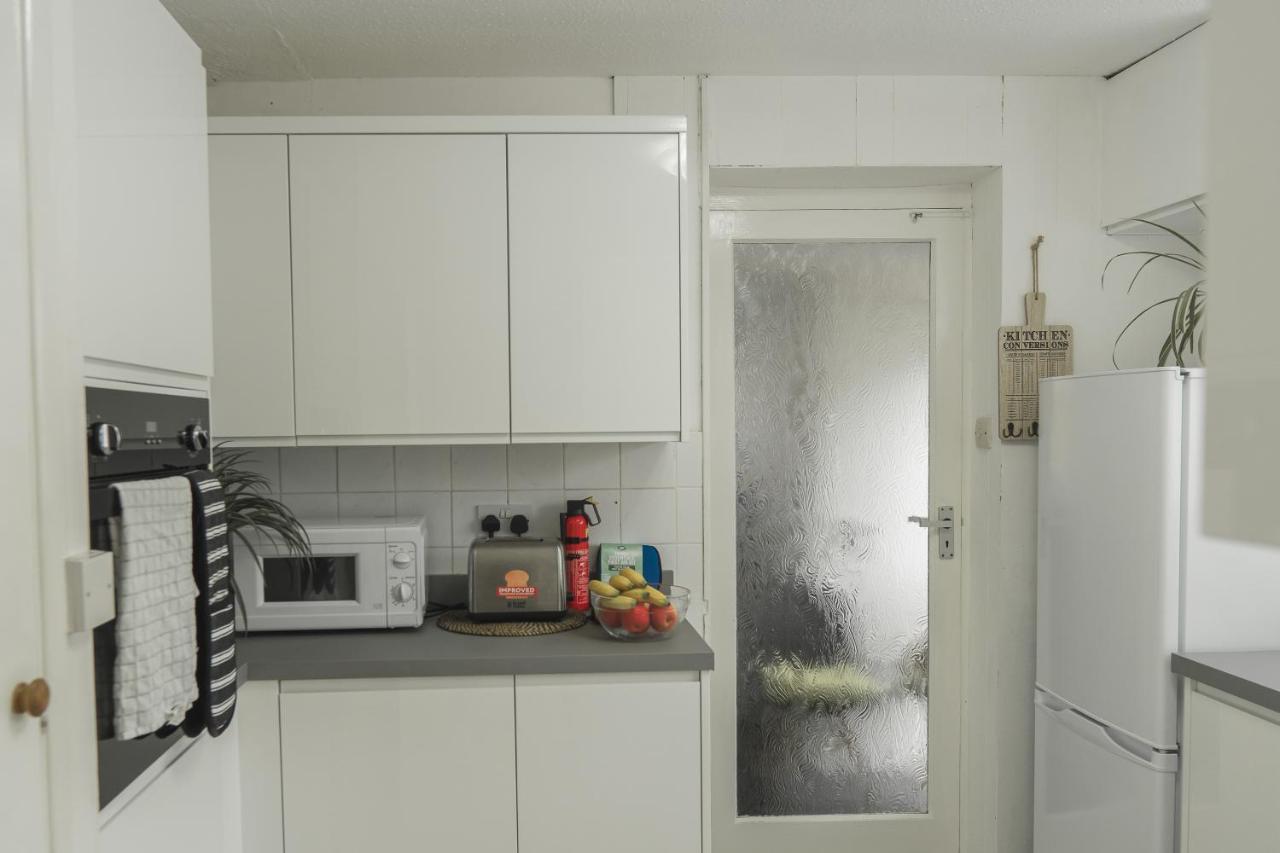 Idyllic 3-Bed House. 5-Min From Channel Tunnel Villa Folkestone Bagian luar foto
