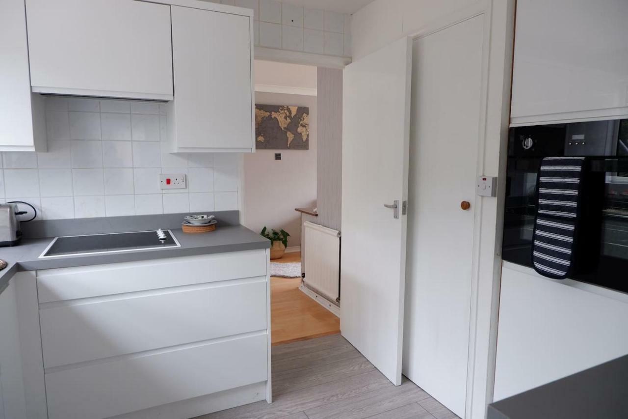 Idyllic 3-Bed House. 5-Min From Channel Tunnel Villa Folkestone Bagian luar foto